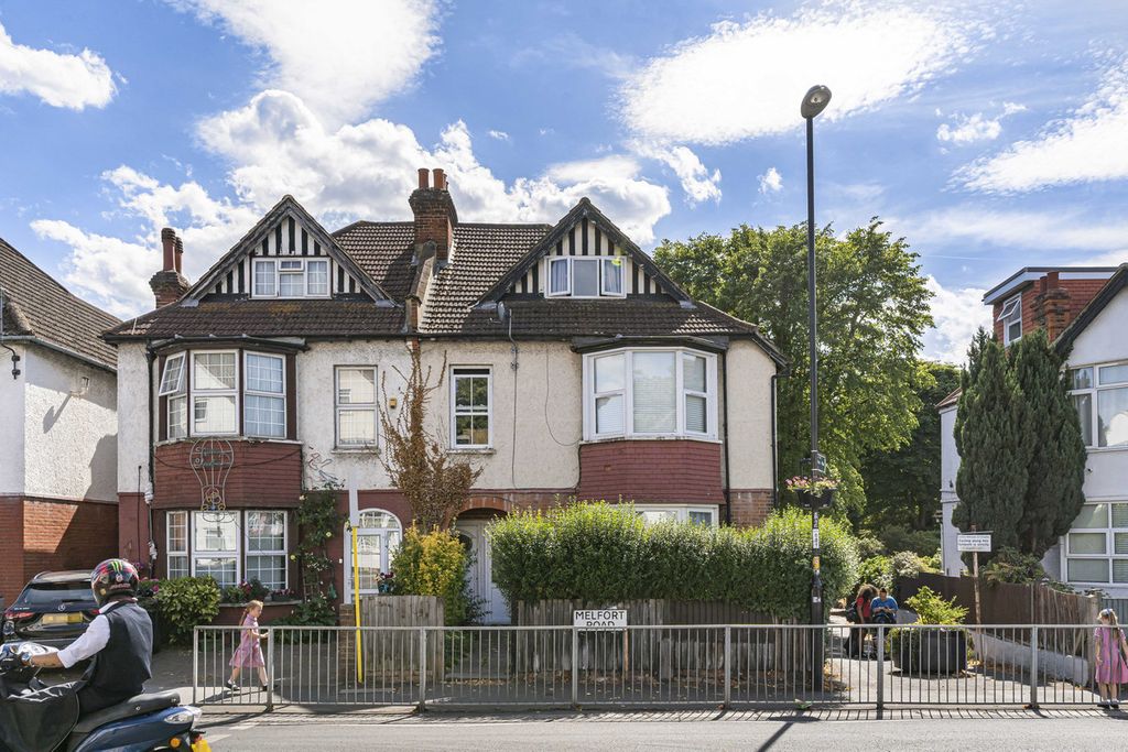 Property photo 3 of 13