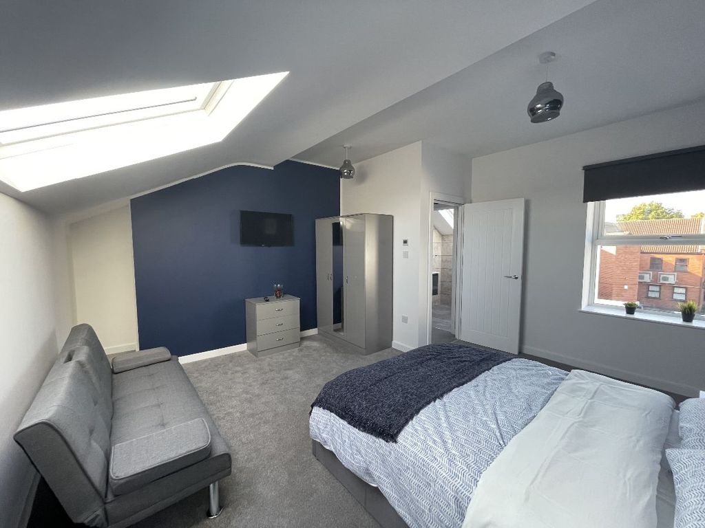Property photo 3 of 6