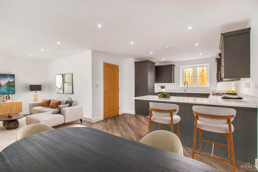 Property photo 3 of 39 4504418