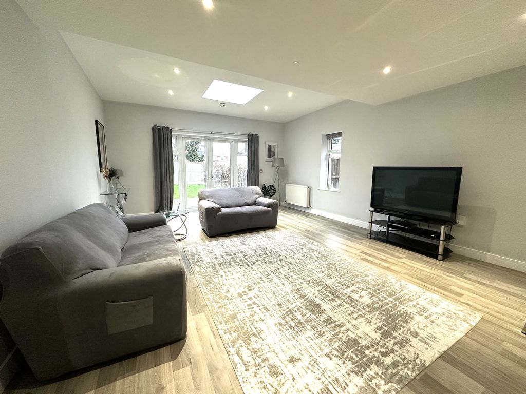 Property photo 3 of 17 Img_7975