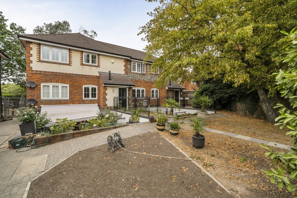 Property photo 1 of 11 External