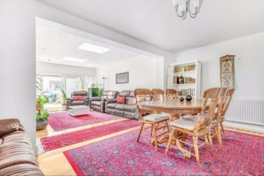 Property photo 2 of 11