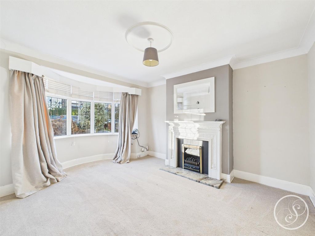 Property photo 2 of 16 Lounge