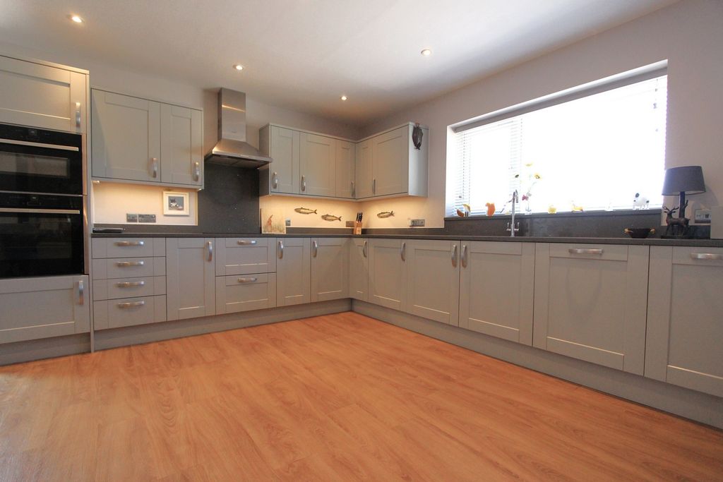 Property photo 2 of 17 Photo 3