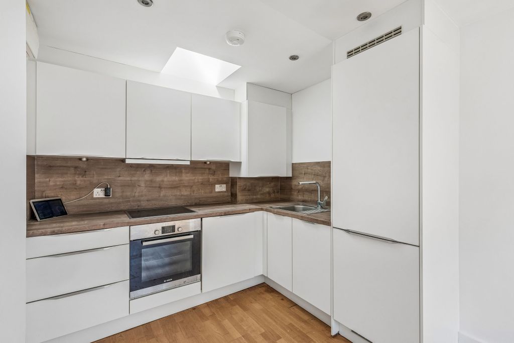 Property photo 1 of 11 Kitchen