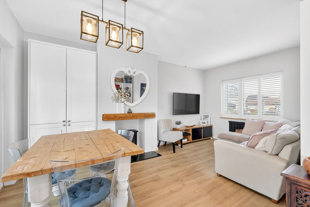 Property photo 2 of 25