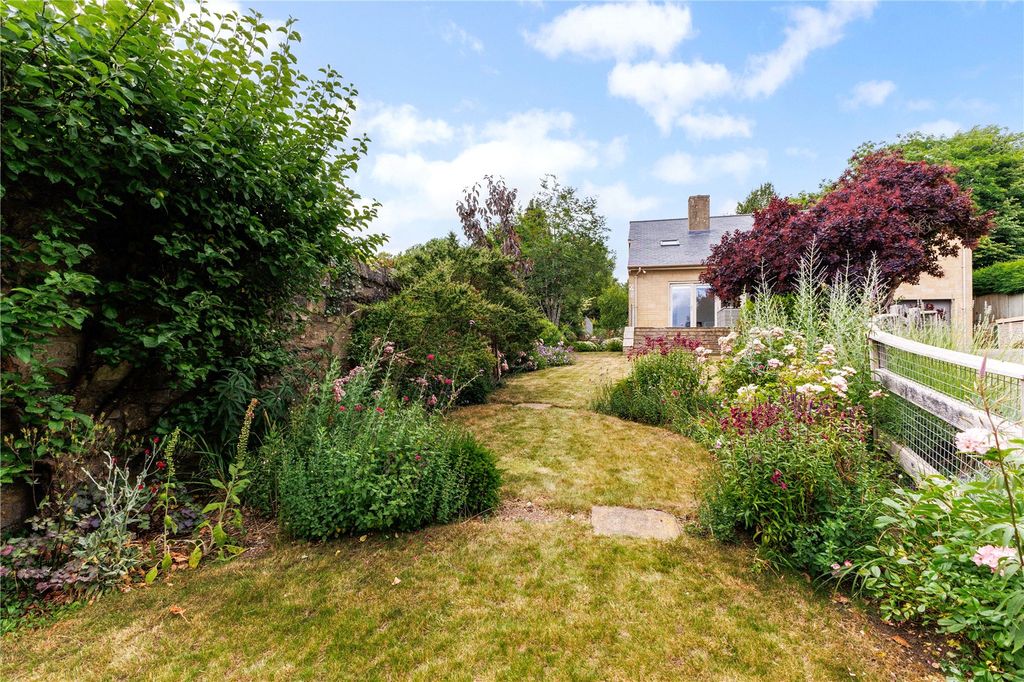 Property photo 3 of 23 Gardens