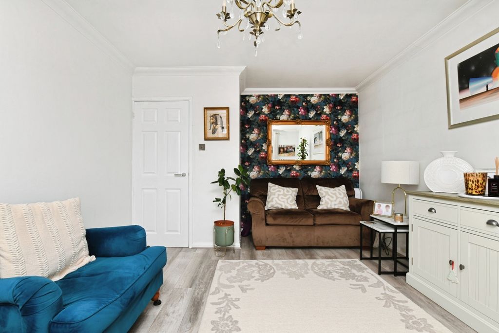 Property photo 3 of 12 Pbox-Img.Jpg