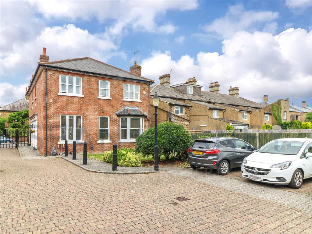 Property photo 2 of 17