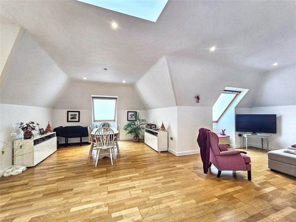 Property photo 2 of 25 Picture No. 13