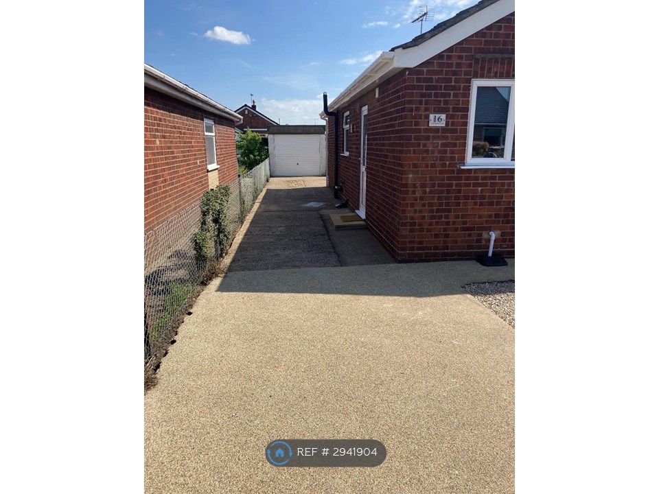 Property photo 2 of 13 Driveway