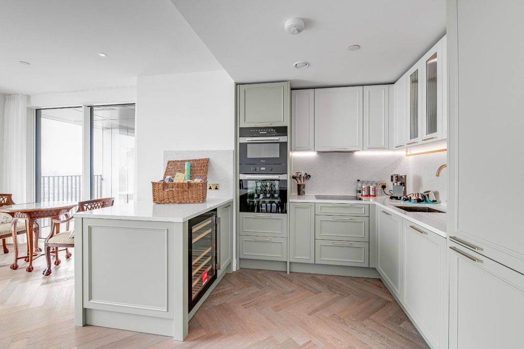 Property photo 1 of 17 Kitchen