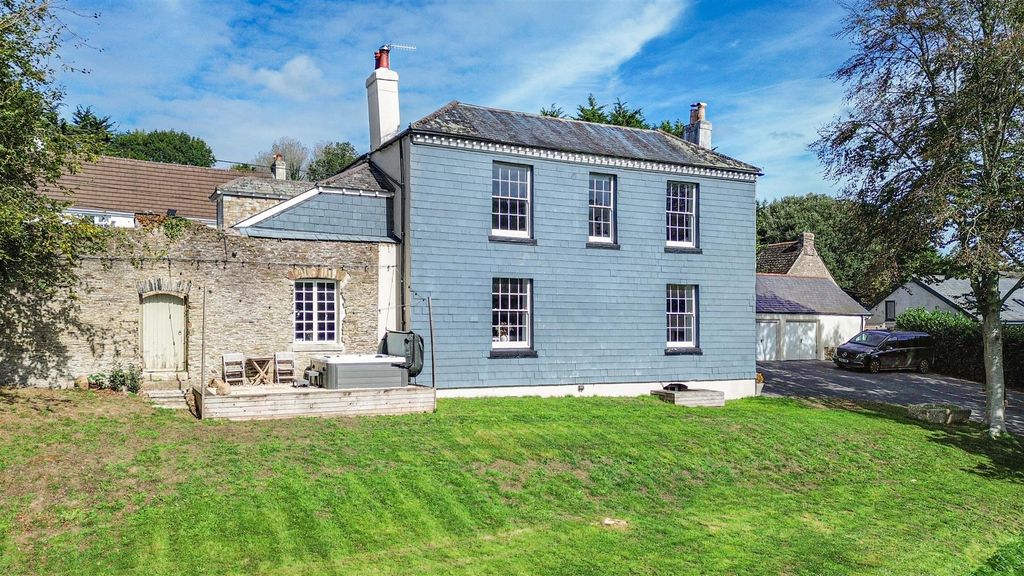 Property photo 1 of 32 Milford House
