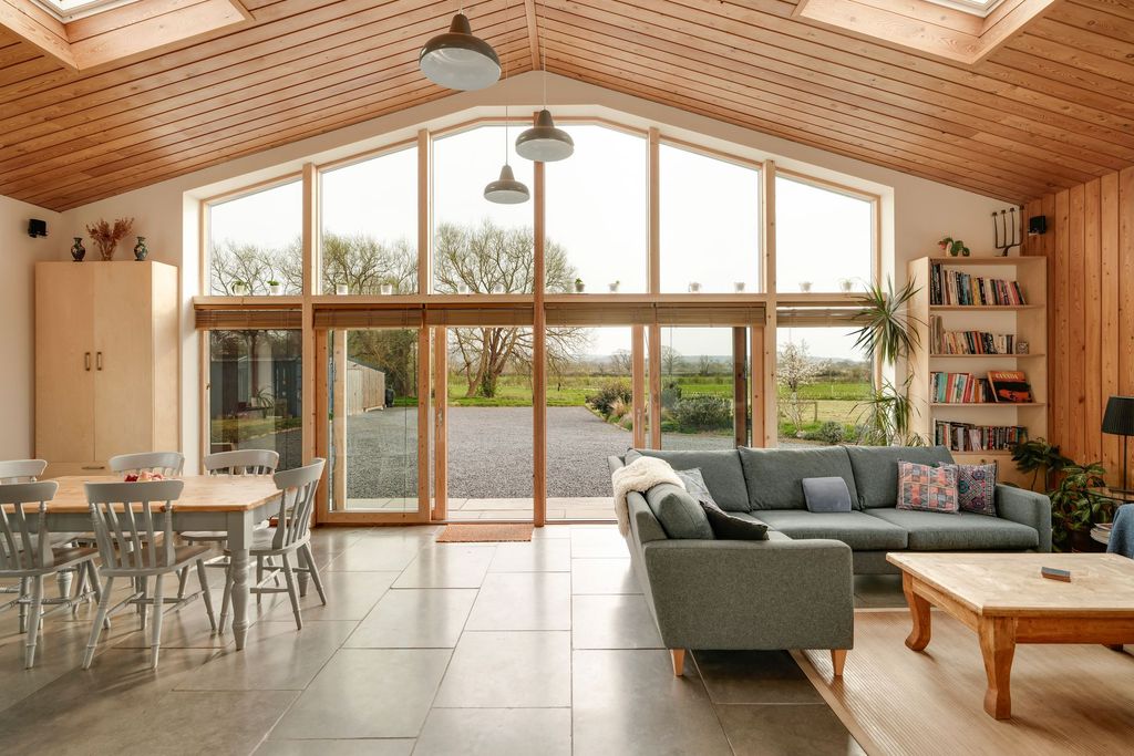 Property photo 1 of 43