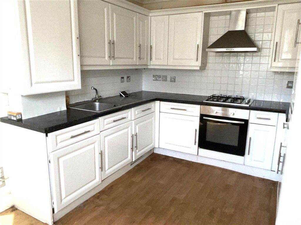 Property photo 1 of 11 Kitchen