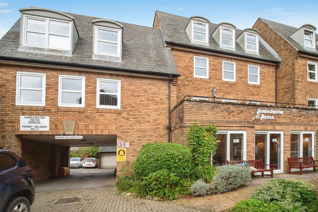 Property photo 1 of 17