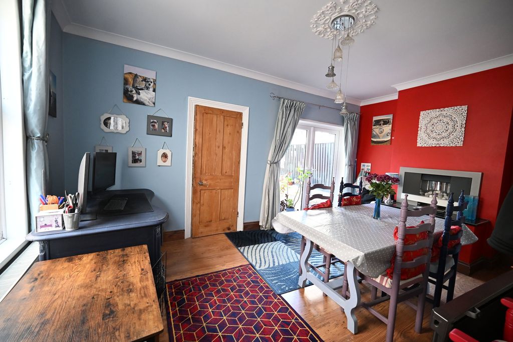 Property photo 3 of 17