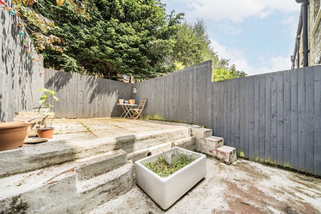 Property photo 3 of 7