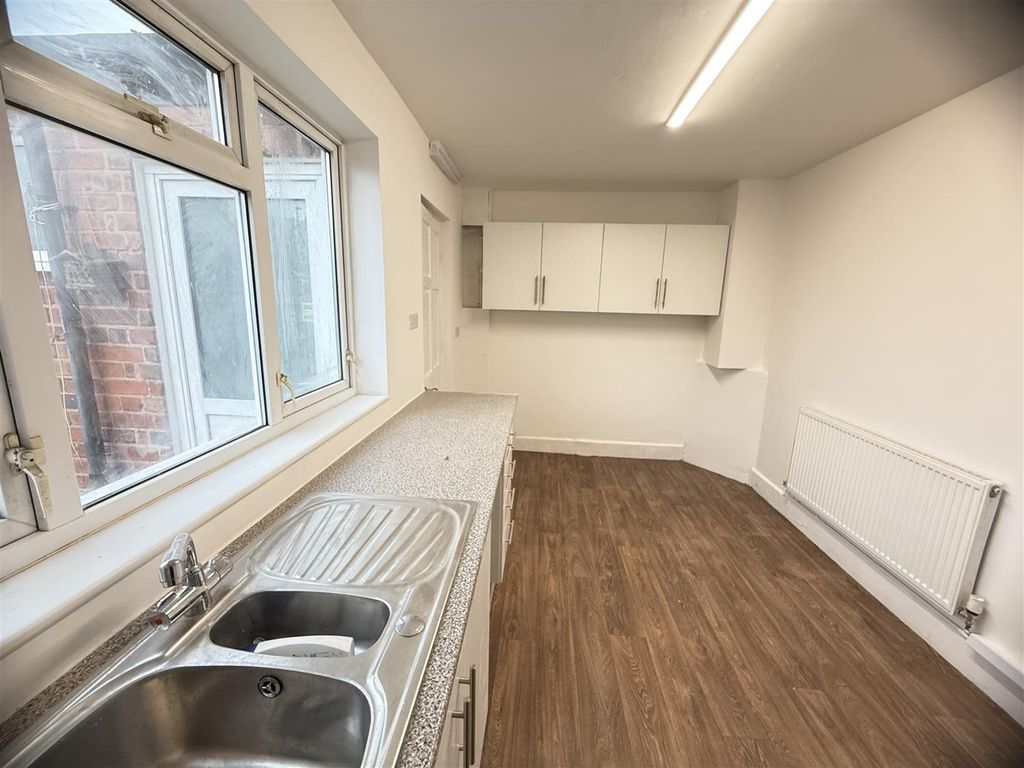 Property photo 3 of 13 5 Highfield -3.Jpg