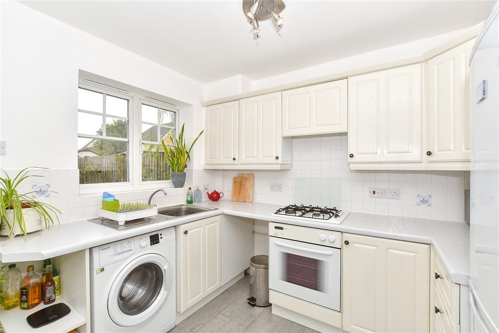 Property photo 3 of 9 Kitchen