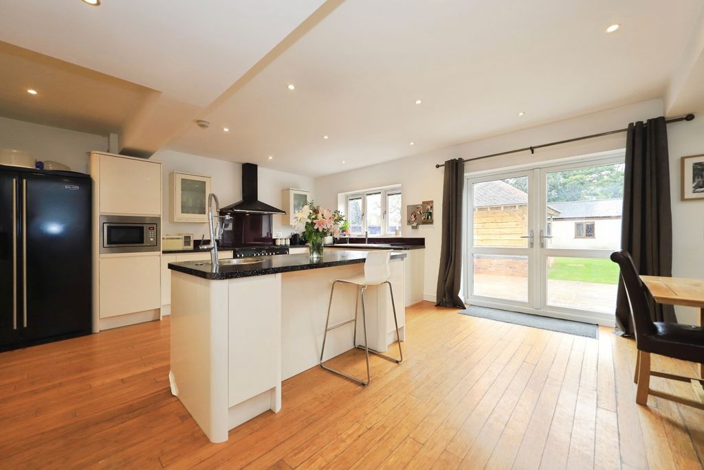 Property photo 2 of 20 Photo