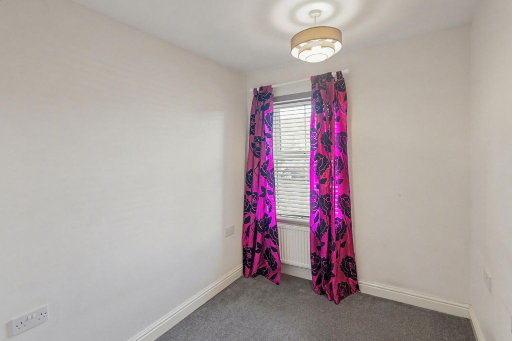 Additional image 6 of 2 bed flat for saleOld School Gardens, 55 Woodhead Road, Huddersfield HD4