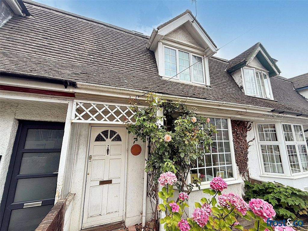 Property photo 1 of 15 Salterns Road