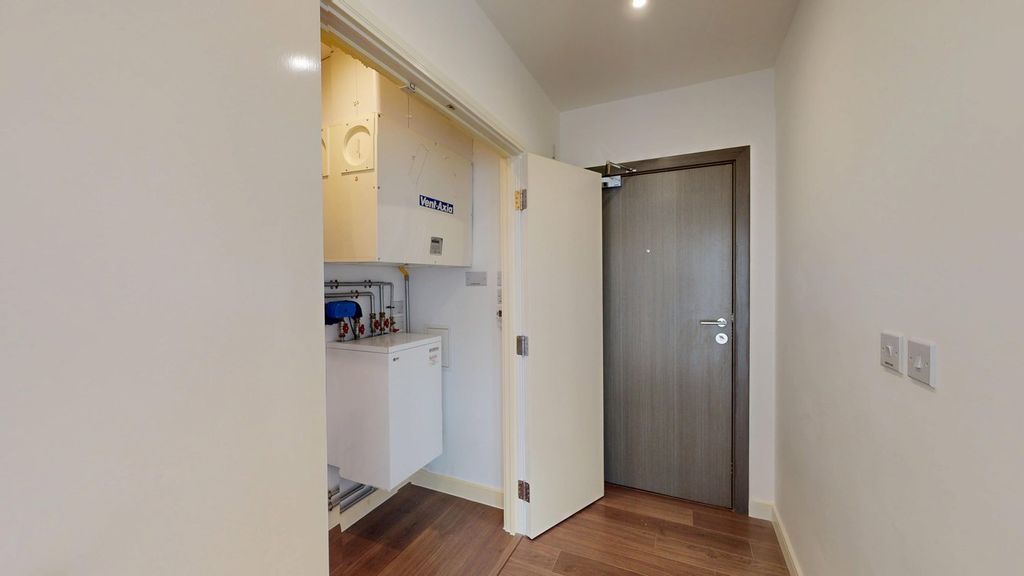 Additional image 6 of 3 bed flat for saleTennyson Apartments, 1 Saffron Central Square, Croydon CR0