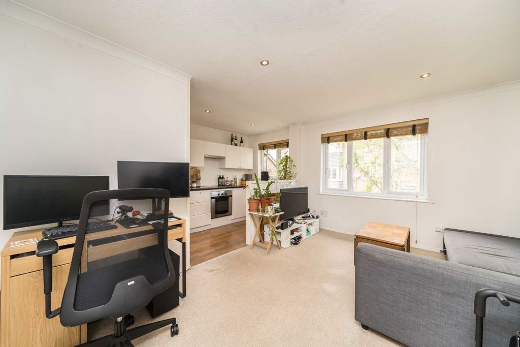 Property photo 2 of 6