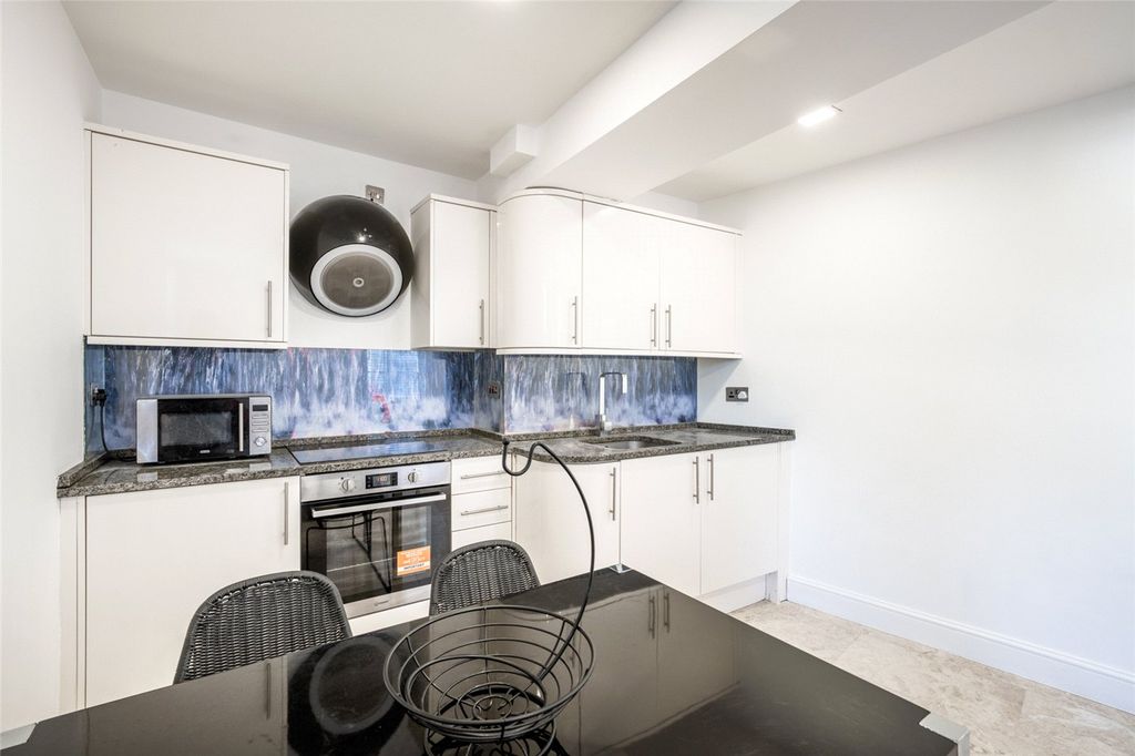 Property photo 2 of 14 Picture No. 16