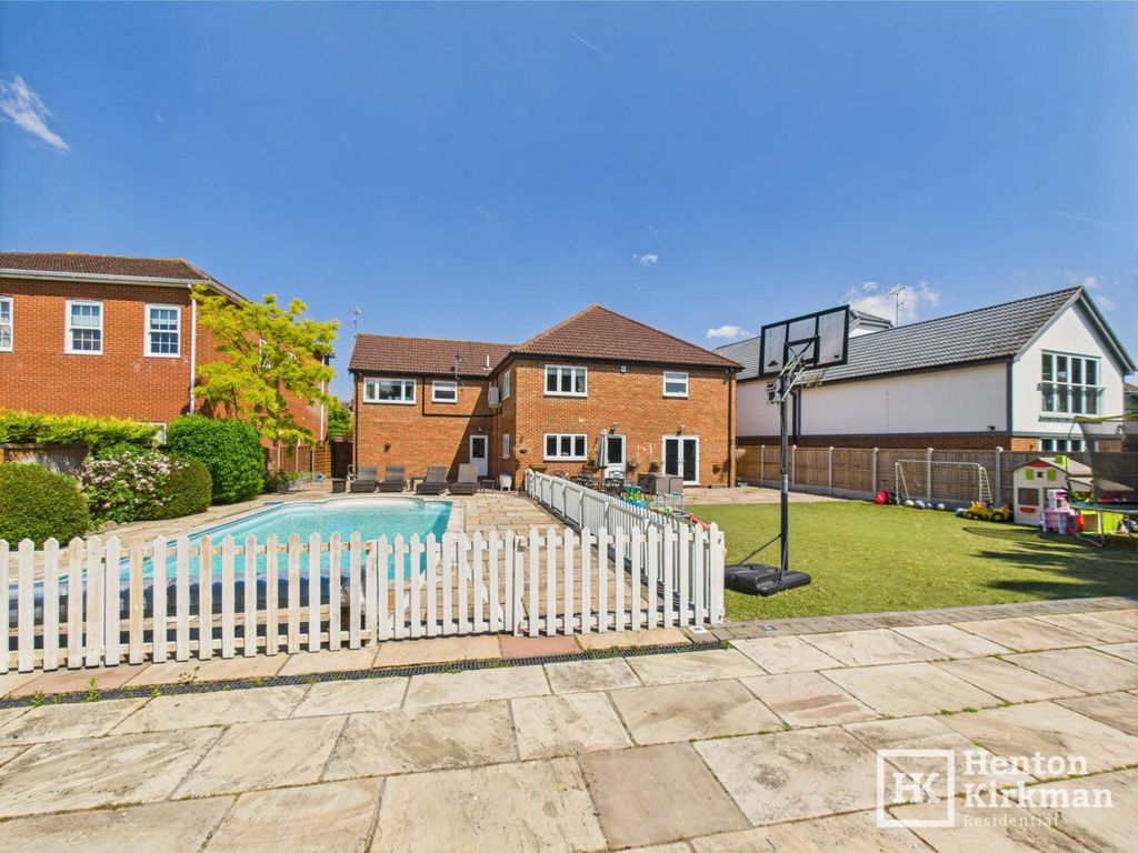 Property photo 2 of 29