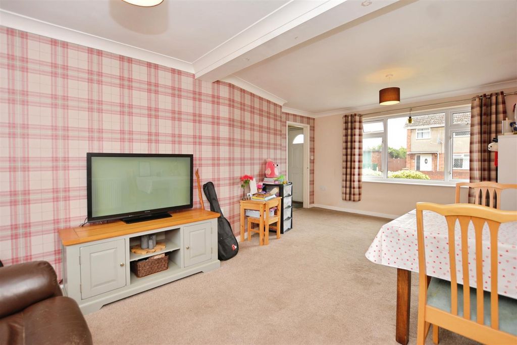 Property photo 3 of 20 Lounge/Diner