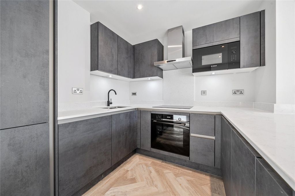 Property photo 2 of 11 Picture No. 12