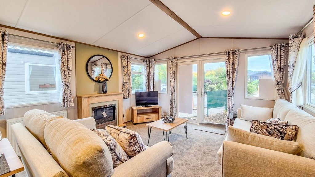 Property photo 2 of 23 Untitled 7