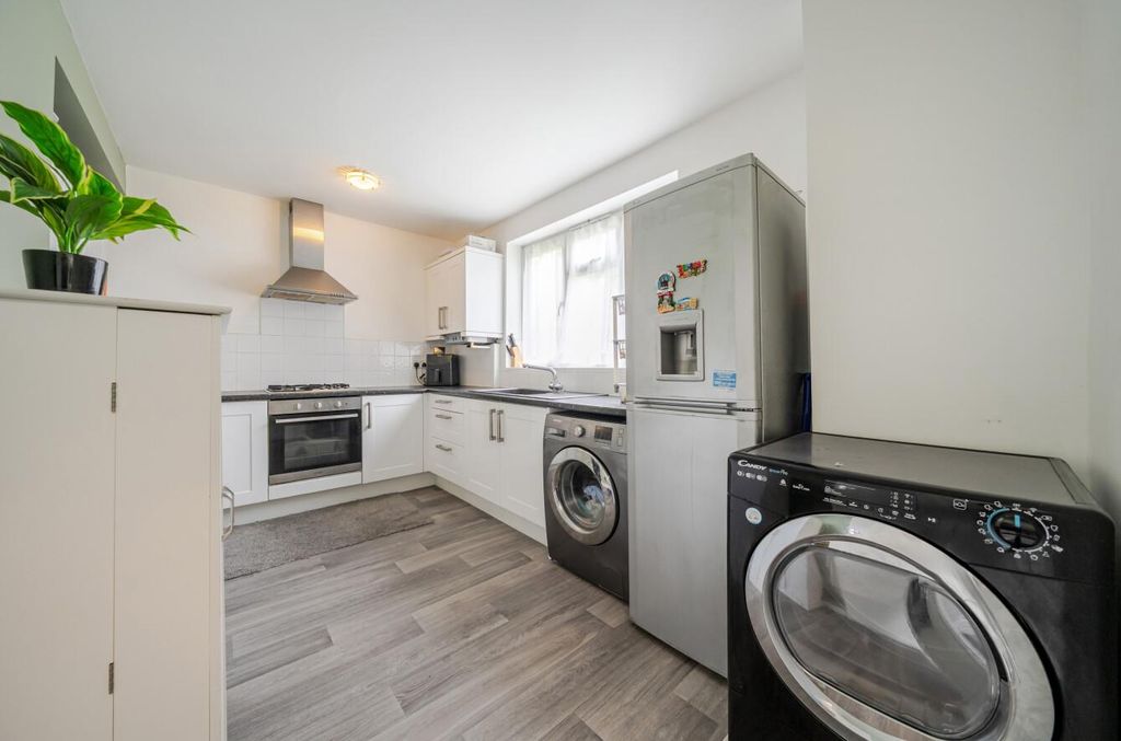 Property photo 3 of 20 1364804-10-68E632E3222d5.Jpg