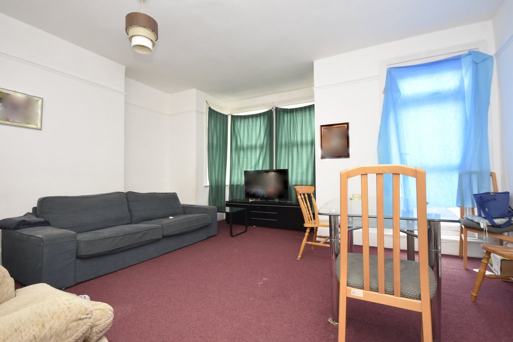 Property photo 2 of 8