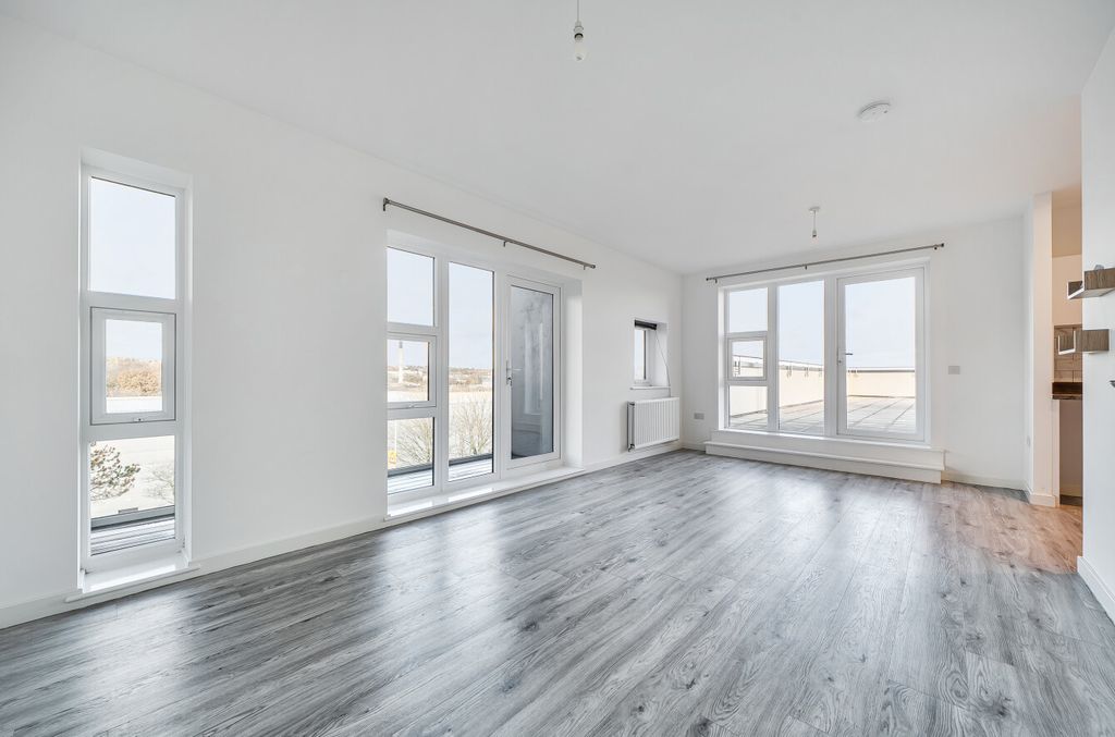 Property photo 3 of 19 3 - 1387433-7-69304B8...