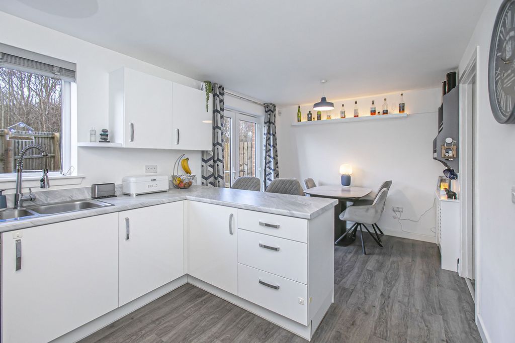 Property photo 3 of 32