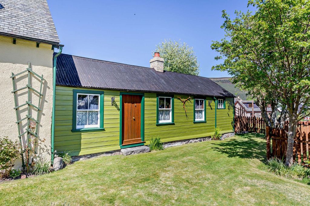 Property photo 3 of 9 "Wee House"