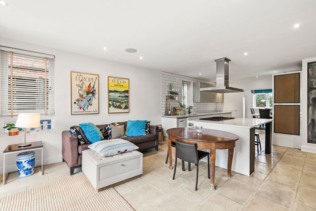 Property photo 3 of 24