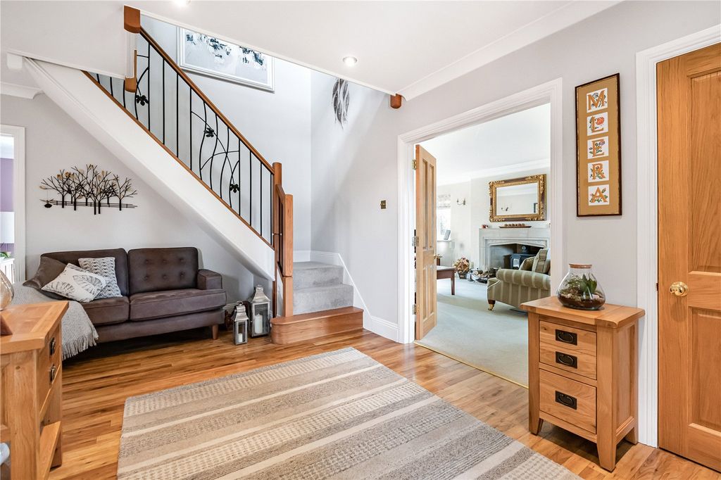 Property photo 3 of 26 Entrance Hall