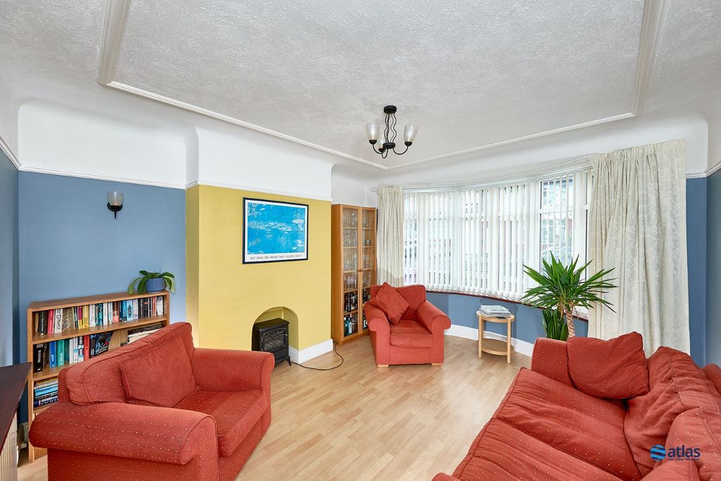 Property photo 3 of 15 Lounge