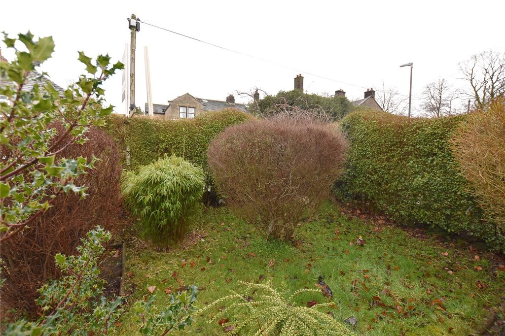 Property photo 2 of 30 Front Garden