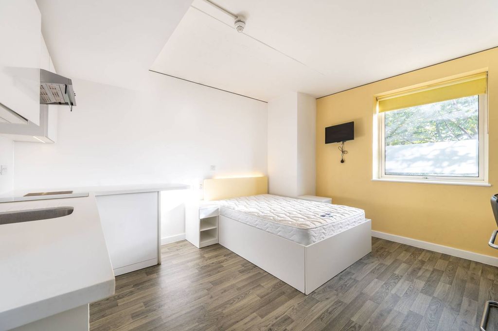 Property photo 2 of 5