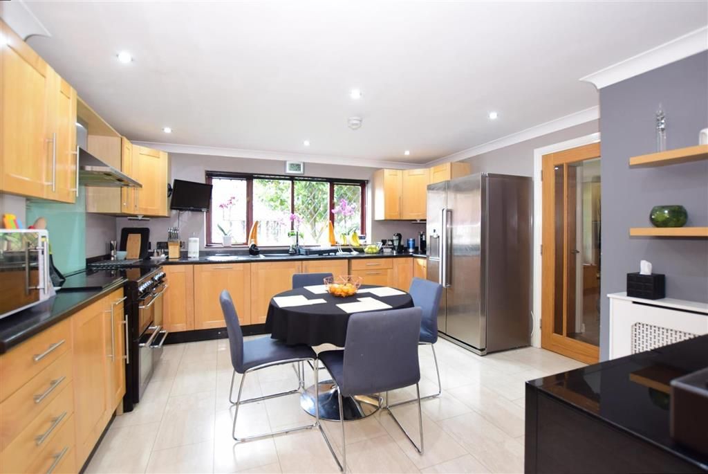 Property photo 2 of 13 Kitchen/Breakfast Room