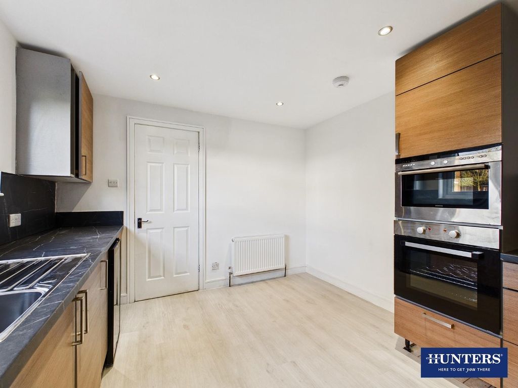 Property photo 3 of 16 Kitchen