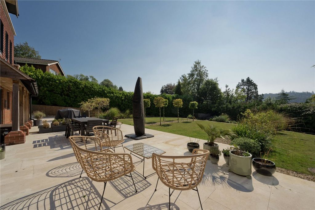 Property photo 3 of 11 Terrace