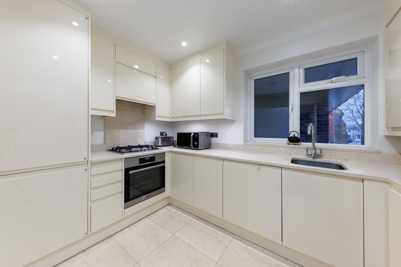 Property photo 3 of 6 Vincent Court 36F7 (