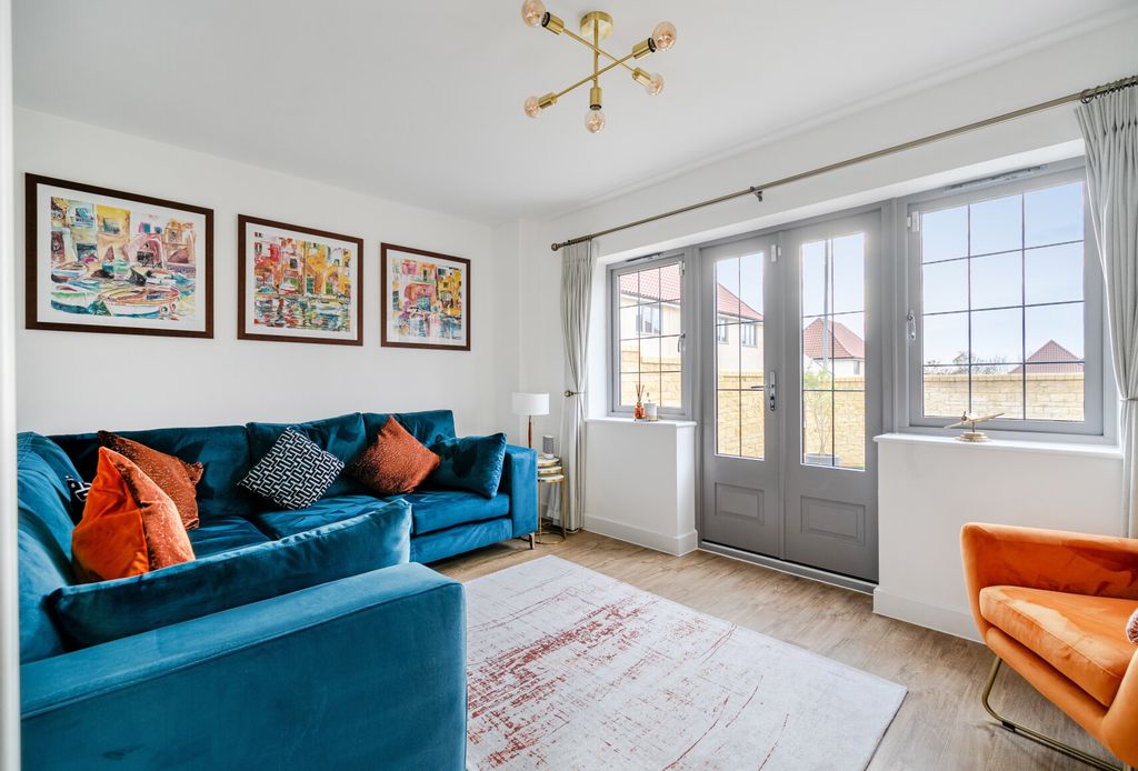 Property photo 2 of 19 Sitting Room