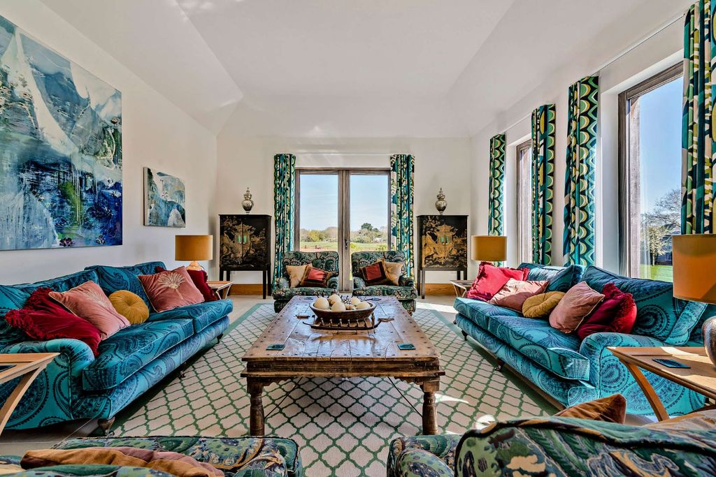 Property photo 2 of 24 Sitting Room